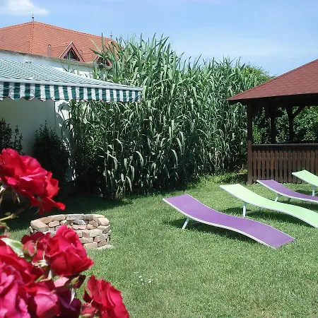 Bed & Breakfast Melanie Appartman Keszthely
